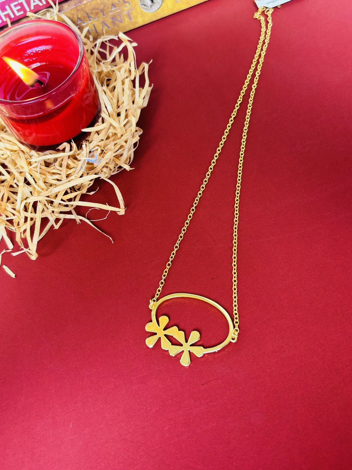 Minimalist Double Flower Oval Pendant Necklace