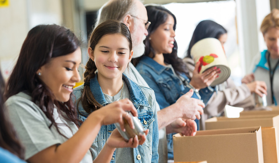 Voluntários de embalagem de alimentos