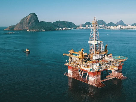 Petróleo fecha em baixa, com incertezas econômicas e de olho em China