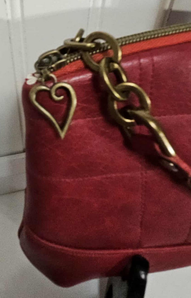 Thumbnail: Quilted Dark Red Shoulder Bag zipper detail
