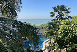 Villa maison d'hôte pieds dans l'eau à vendre à Mbour
