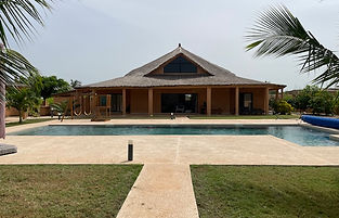 A vendre villa neuve contemporaine 6 chambres sur grand terrain avec piscine chauffée solaire et titre foncier