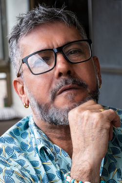 FABIO CLOSE MAO NO QUEIXO