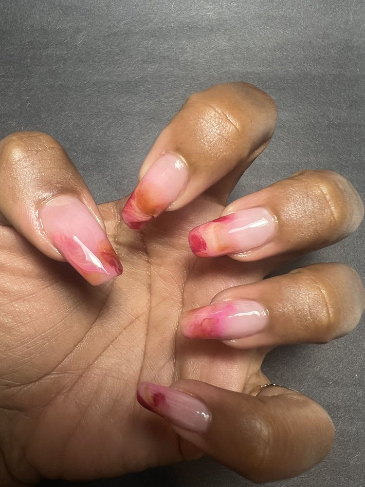 Woman receiving a non‑toxic Japanese gel manicure at Healthy Lifestyle Spa Lounge