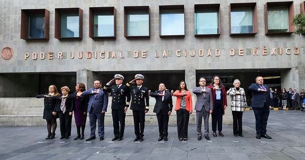 PJCDMX recibe de la SEMAR una Bandera Nacional; se refrendan principios de lealtad, disciplina, vocación de servicio, respeto a la ley y permanencia institucional