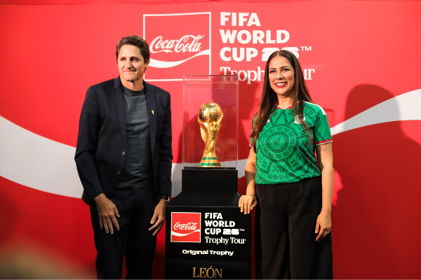Guanajuato vive la magia mundialista con la llegada del Trofeo Original de la FIFA a León