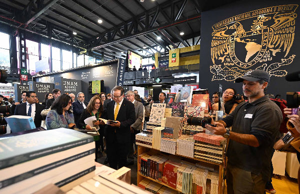 Los libros nos ayudan a comprender el presente y concebir nuevos futuros: Leonardo Lomelí