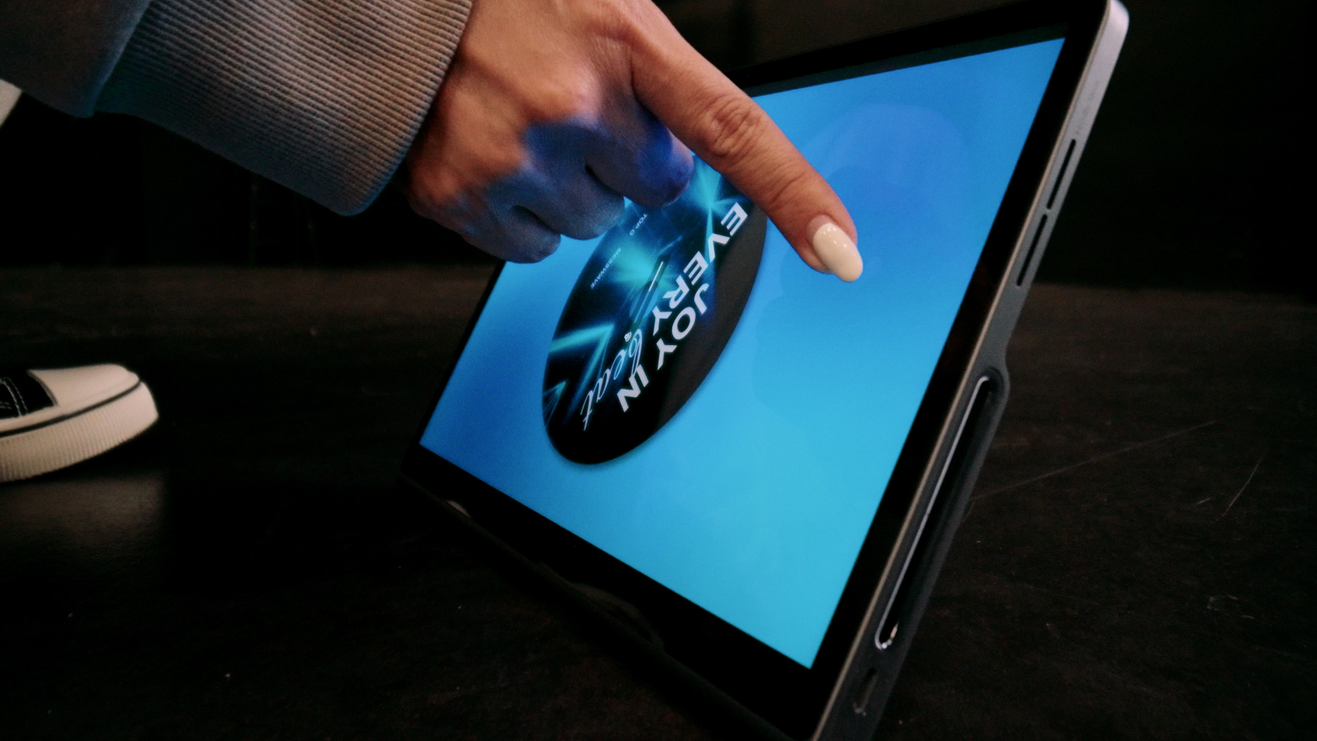 Lenovo Tab Plus - The Dancer 30s.00_00_11_00.Still006.jpg