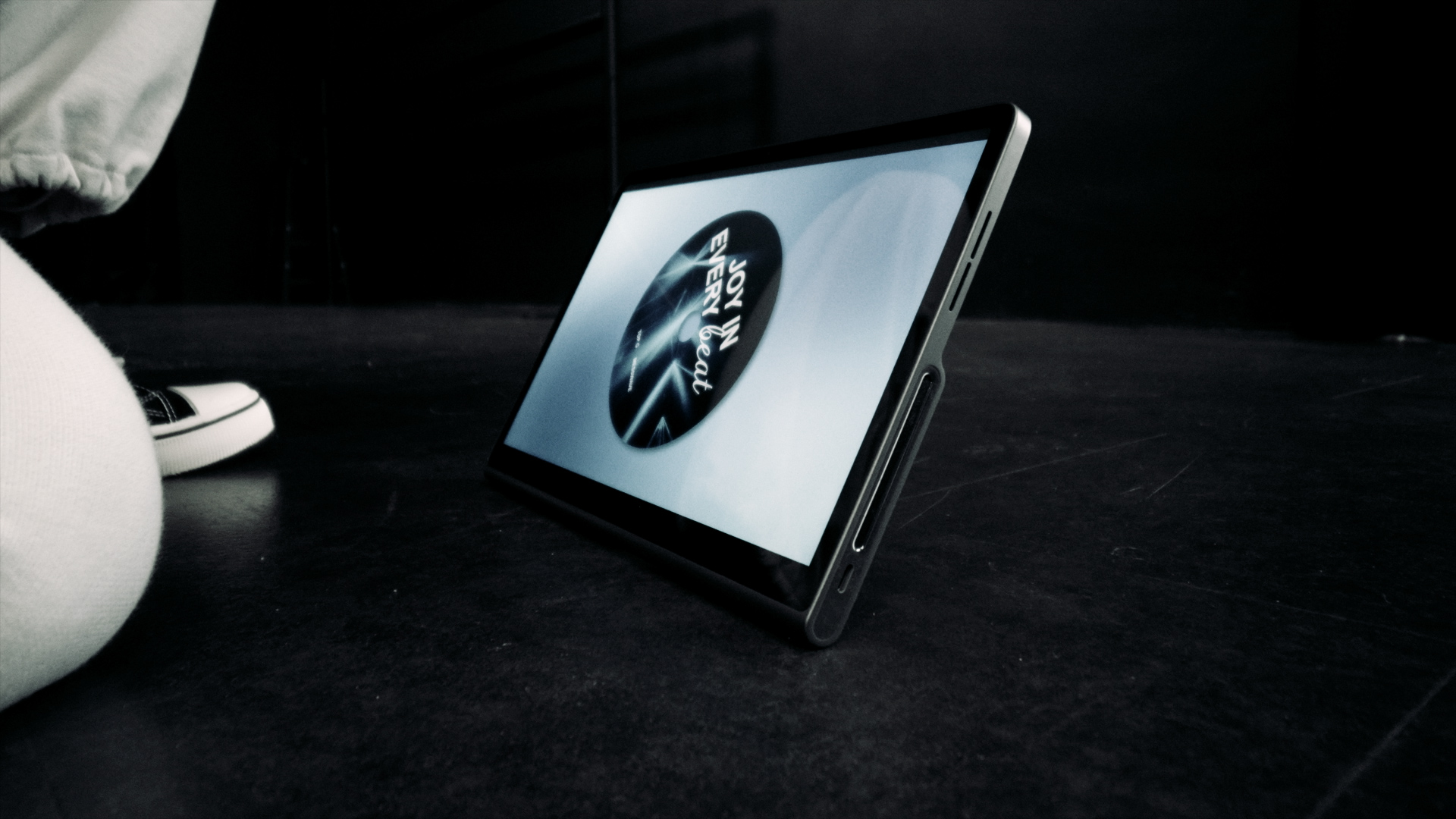 Lenovo Tab Plus - The Dancer 30s.00_00_09_15.Still004.jpg