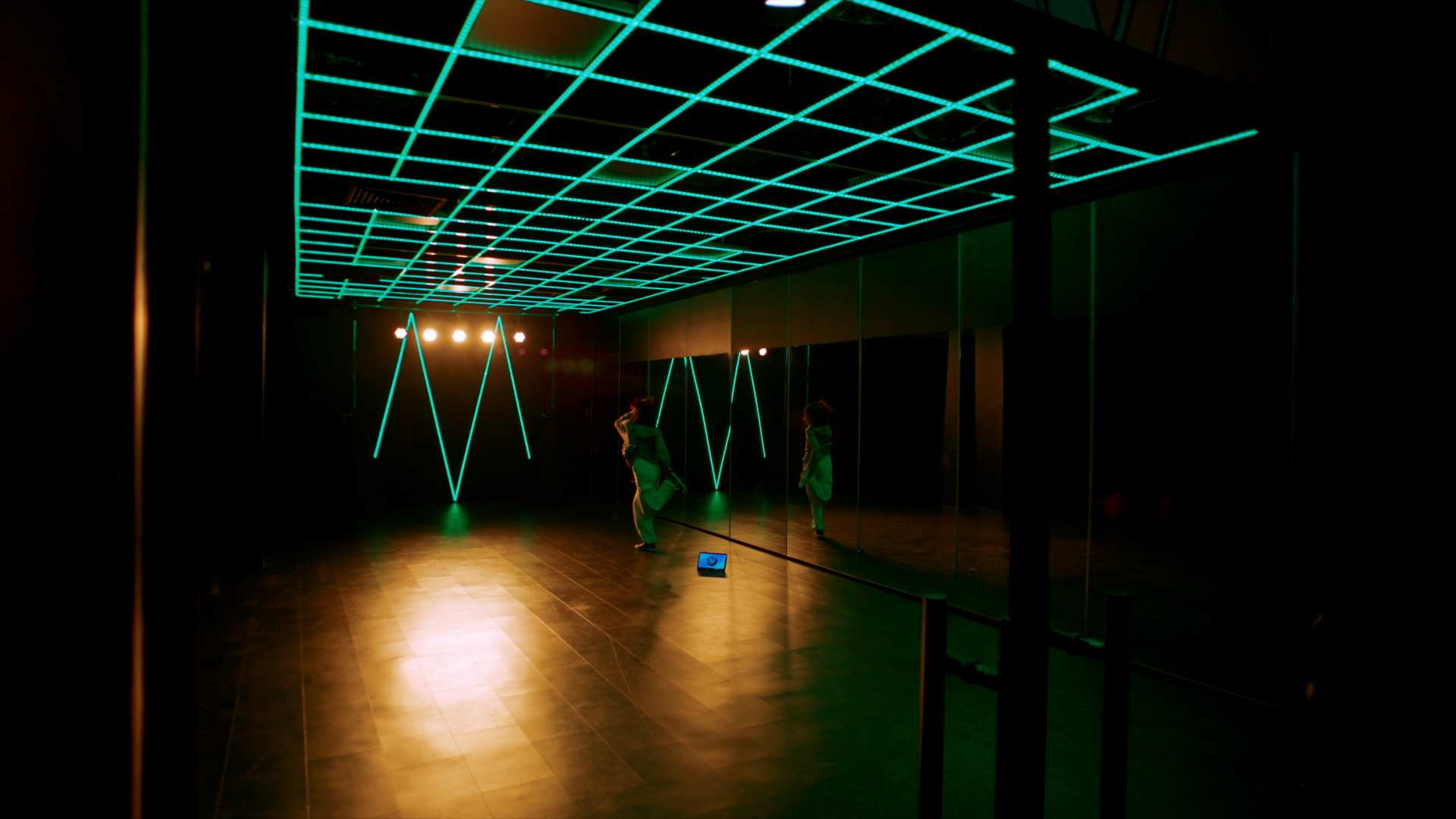 Lenovo Tab Plus - The Dancer 30s.00_00_15_11.Still008.jpg