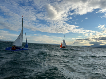 Auf dem Neuenburgersee bei viel Wind