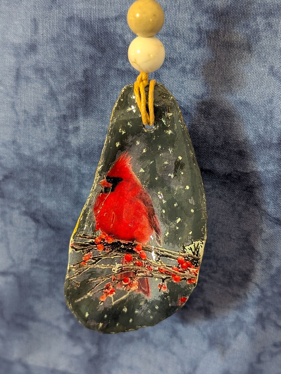 Thumbnail: Male Cardinal Oyster Shell Ornament