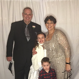 nebraska family using photobooth