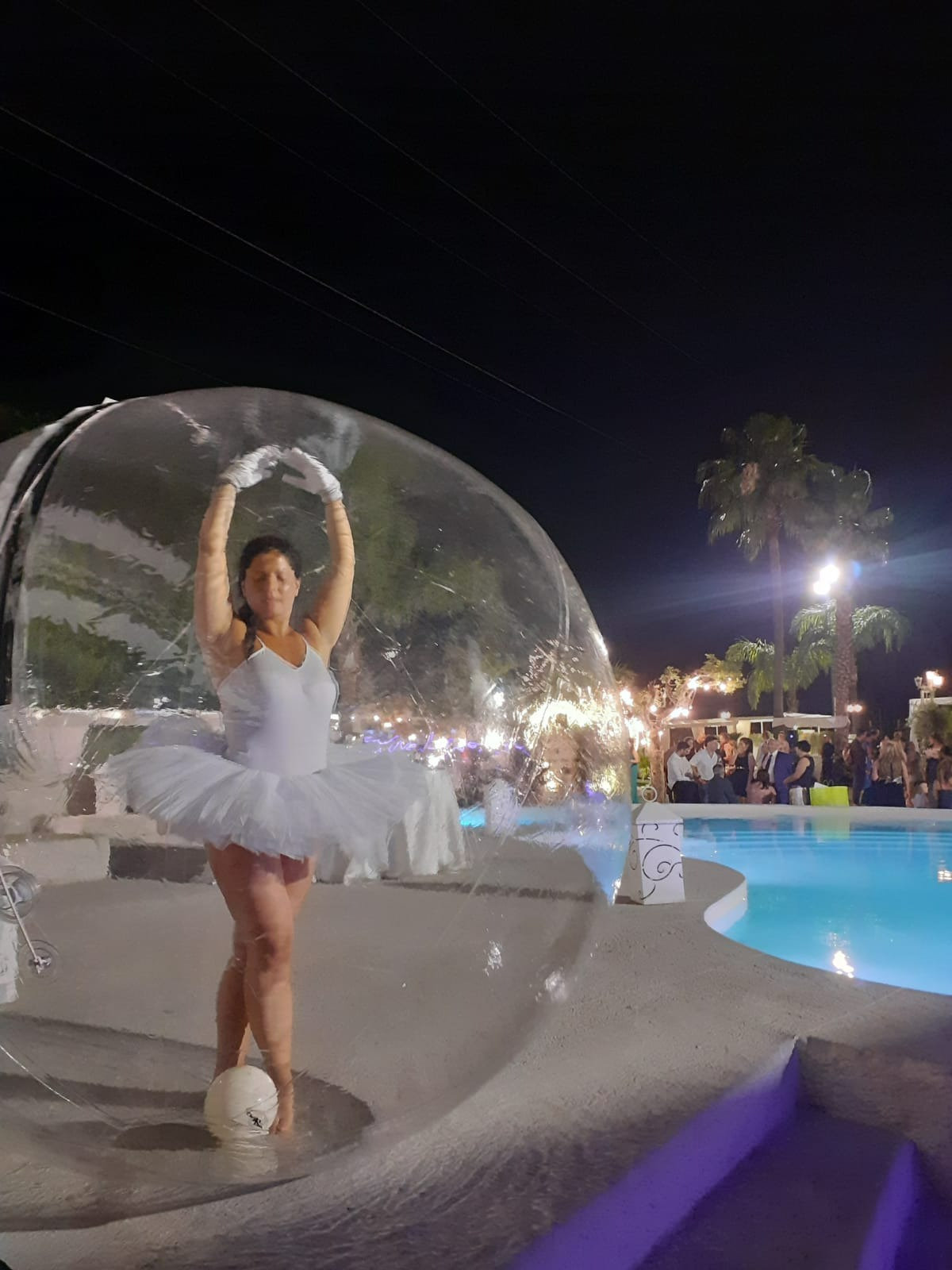 BALLERINA SULLA PISCINA