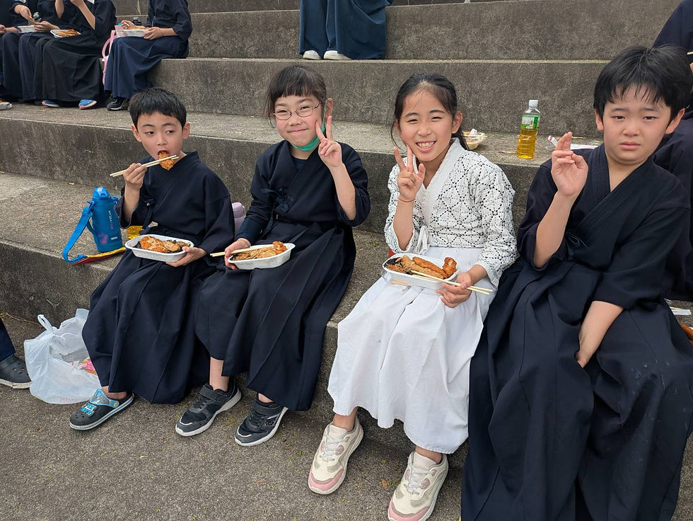 お弁当も出ました。しっかりカロリー補給して午後も頑張ります。