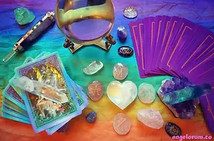 Crystals-and-Tarot-Together.webp