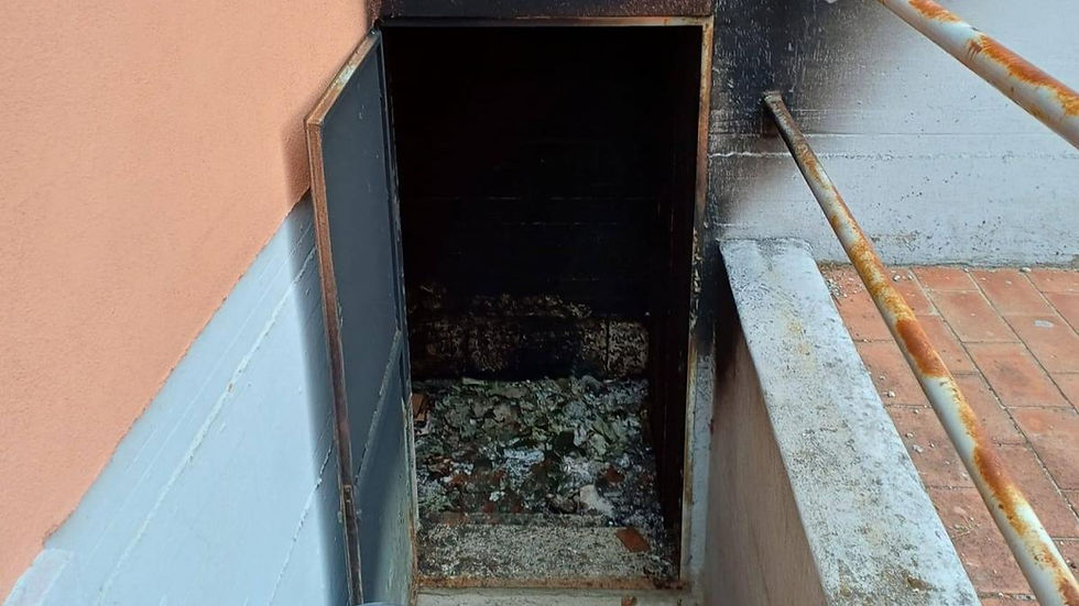 Liceo in fiamme a Cascina: ancora vandali al Pesenti, è il quarto attacco. Danni fino a 5mila euro