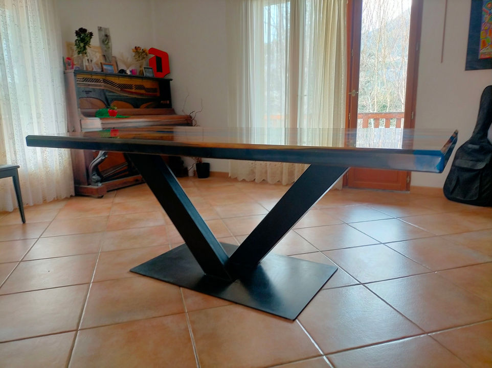Pied de table en acier brut