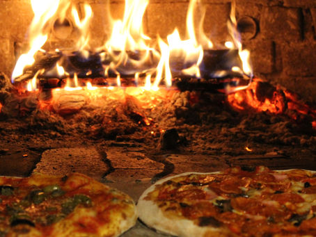 Discover the best pizza in East Sussex at La Casa Pizzeria in Nutley: authentic Italian food, pasta, risotto and homemade desserts.