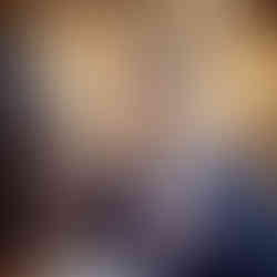 Carolina et Marco échangeant leurs vœux lors de leur mariage symbolique dans le palais privé Ca’ Zenobio, un lieu empreint d’élégance et de romantisme à Venise.