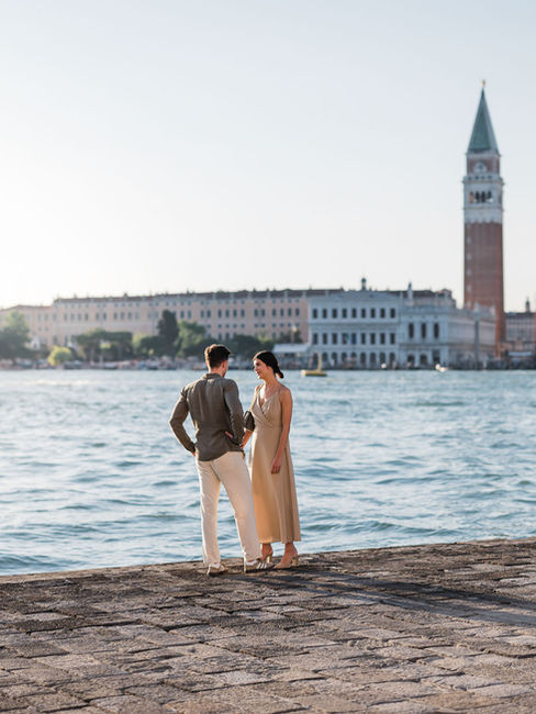 Photo shoot fiançailles Venise – Demande au coucher du soleil