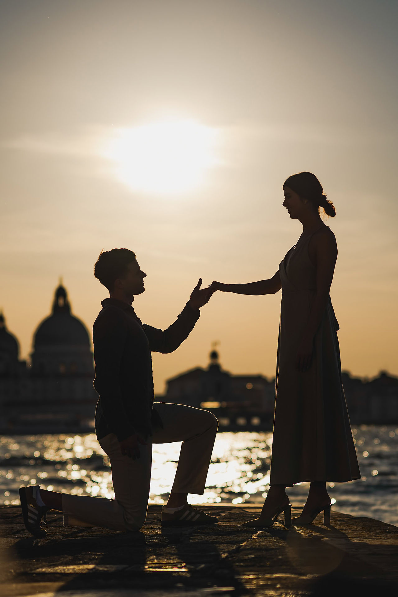 Photo shoot fiançailles Venise – Demande au coucher du soleil