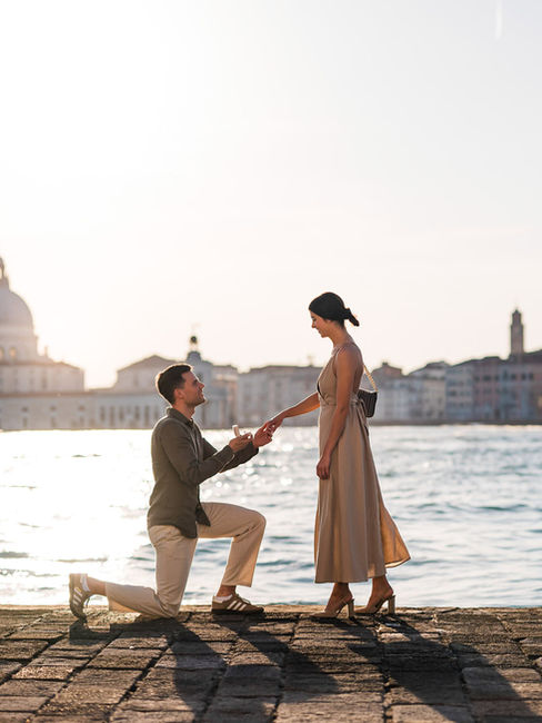 Photo shoot fiançailles Venise – Demande au coucher du soleil
