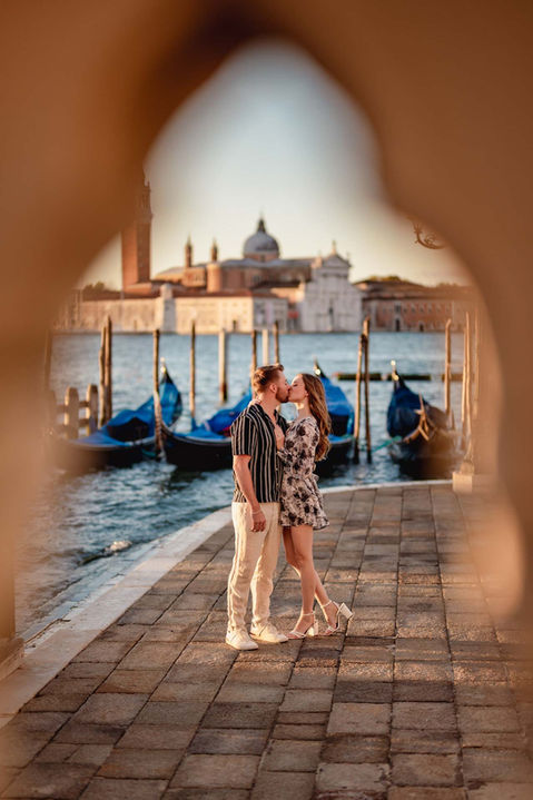séance photo couple à Venise avec vue sur San Giorgio Maggiore