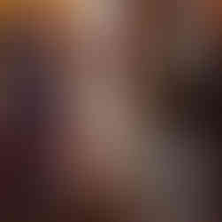 Carolina et Marco échangeant leurs vœux lors de leur mariage symbolique dans le palais privé Ca’ Zenobio, un lieu empreint d’élégance et de romantisme à Venise.