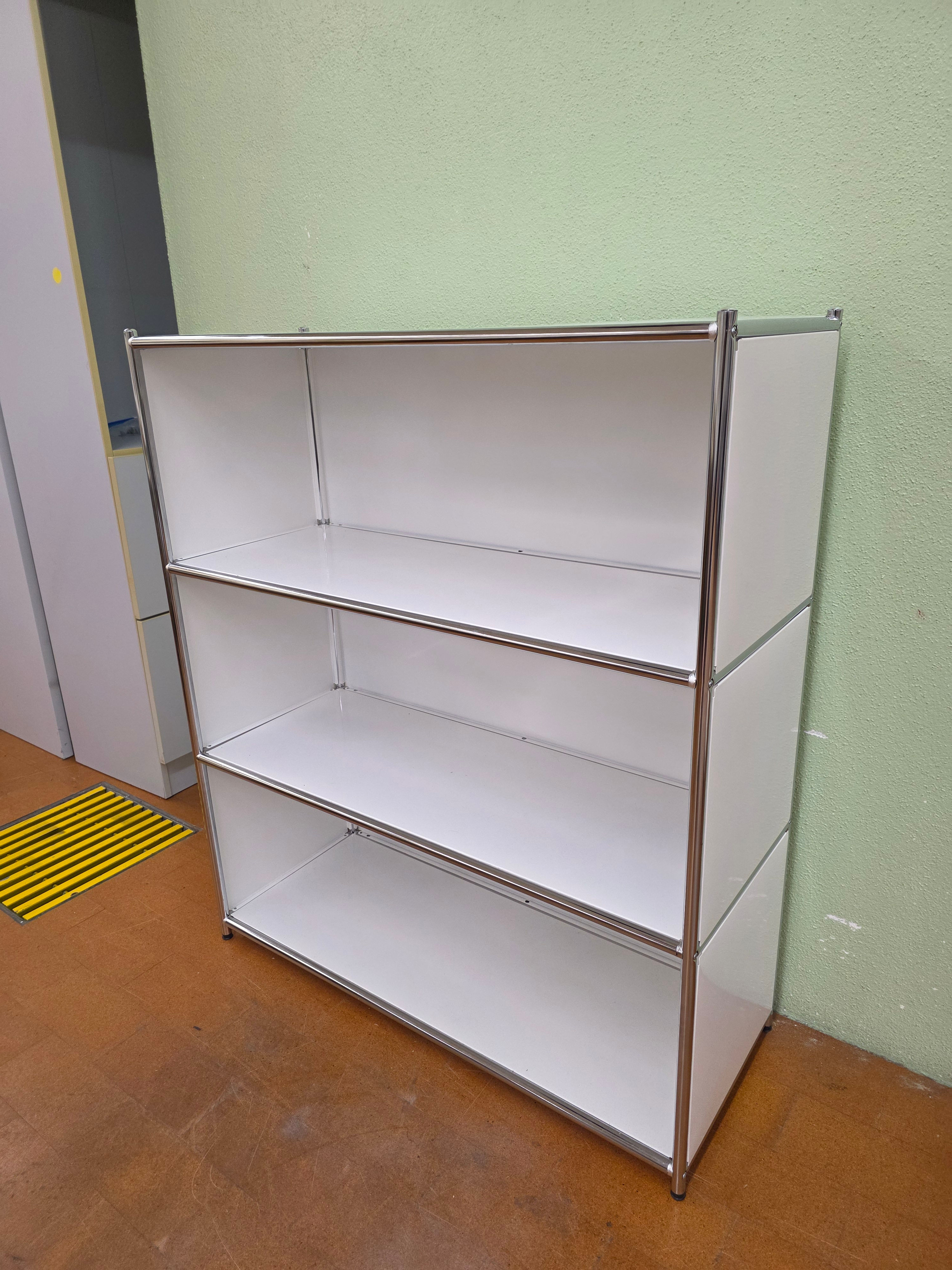 Regal aus Metall ähnlich USM Haller 