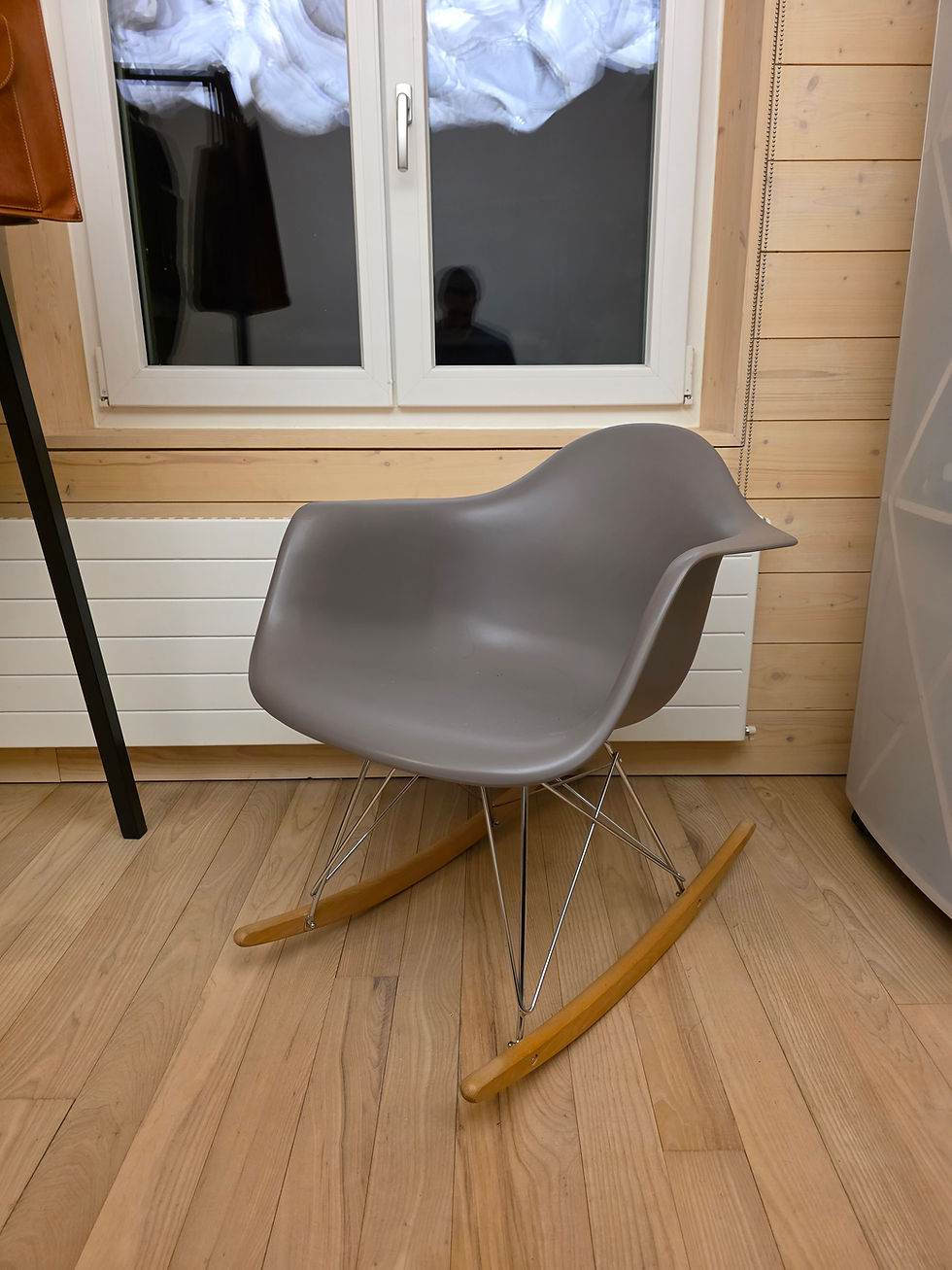 Miniaturbild: Designer Schaukelstuhl im Eames Stil