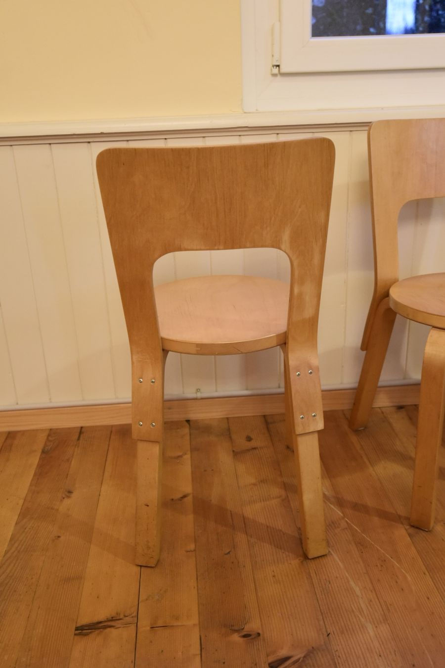 Miniaturbild: Modell 66 Stühle von Alvar Aalto für Artek