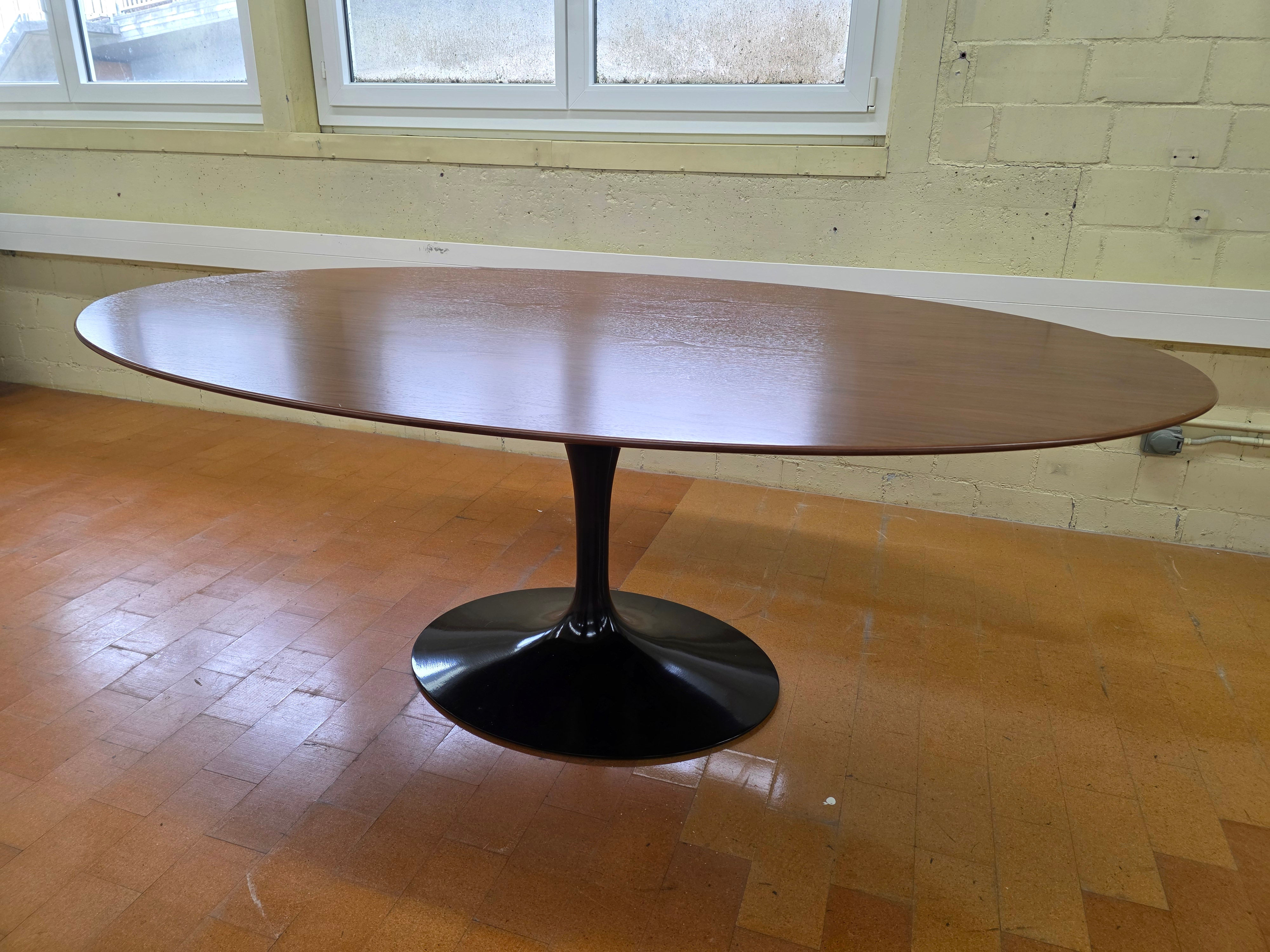 Designer Tulip Tisch oval Knoll Eero Saarinen Nussbaum