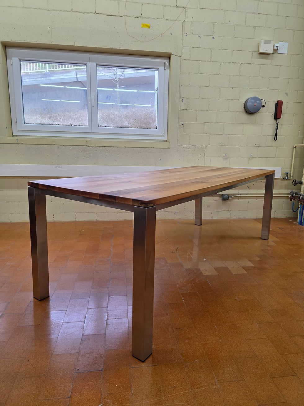Miniaturbild: Designer Tisch Massivholz Nussbaum + Füsse aus Chromstahl 