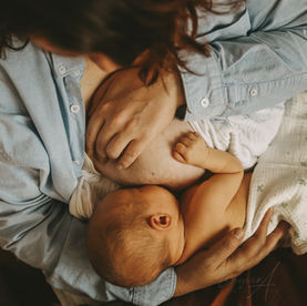 La magie des premiers instants ✨ : La séance nouveau-né lifestyle à domicile