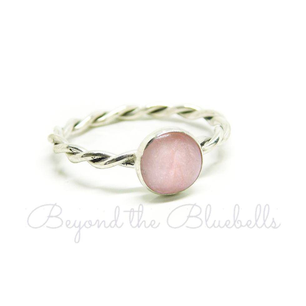 Thumbnail: Twisted Ring Breastmilk Ring Setting