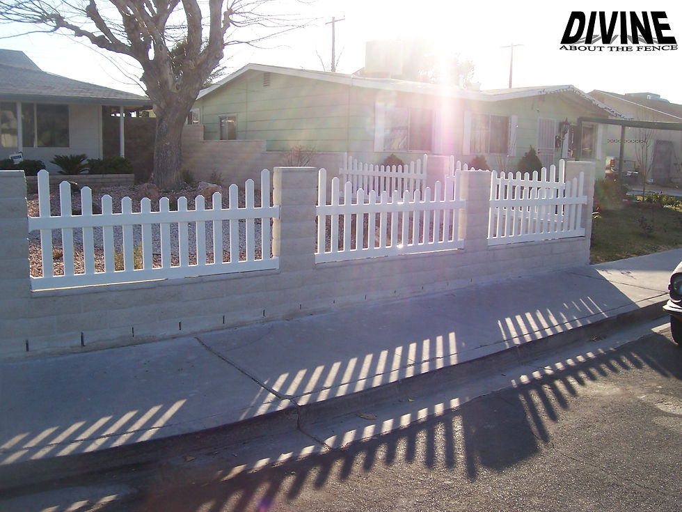 24V. Curved White Vinyl Picket Fence