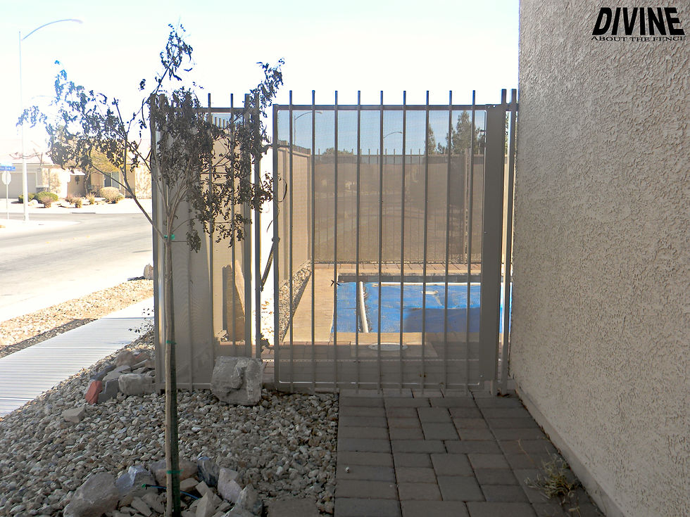 5IG. Grey Beige Iron Gate