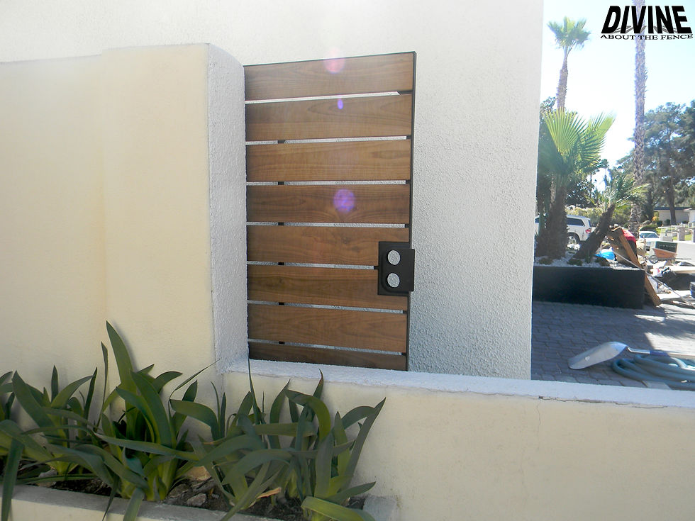 MW22. Modern Wood Gate