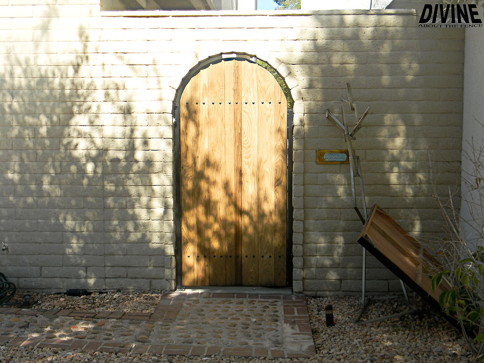 MW21. Wood Speak Easy Gate