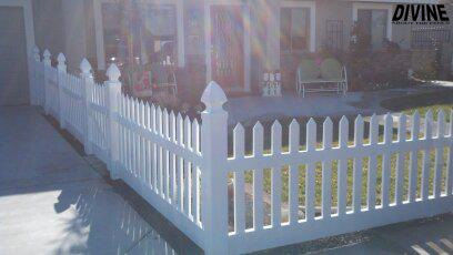 18V. White Vinyl Picket Fence