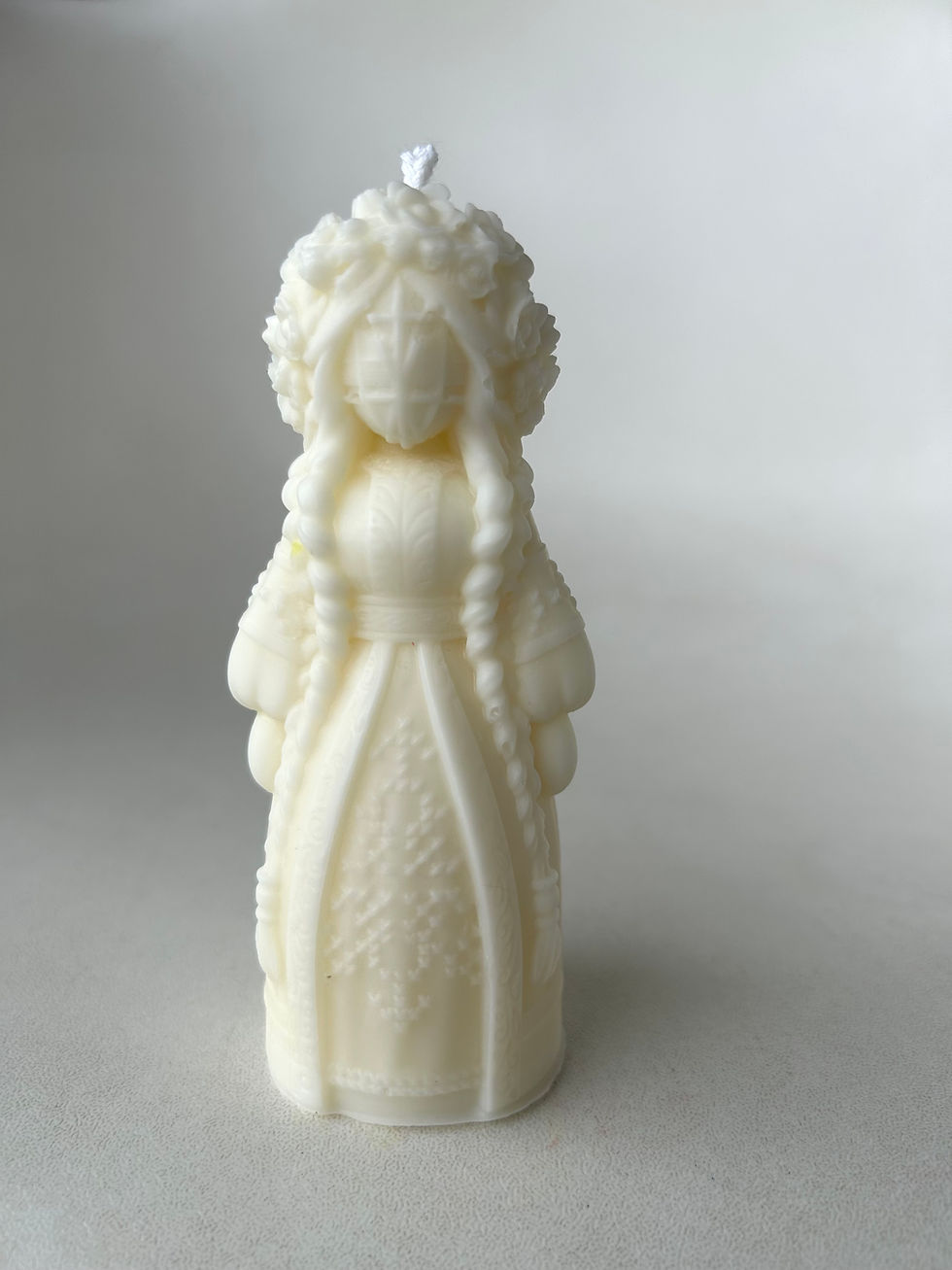 Vela branca no formato de Boneca Motanka Artesanal ucrania