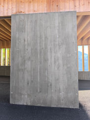 Neubau Busterminal und Gemeindehaus in Albinen, Ausführung Baumeisterarbeiten, Sichtbeton, Bauunternehmung im Wallis, Familienbetrieb, Sichtbetonspezialist