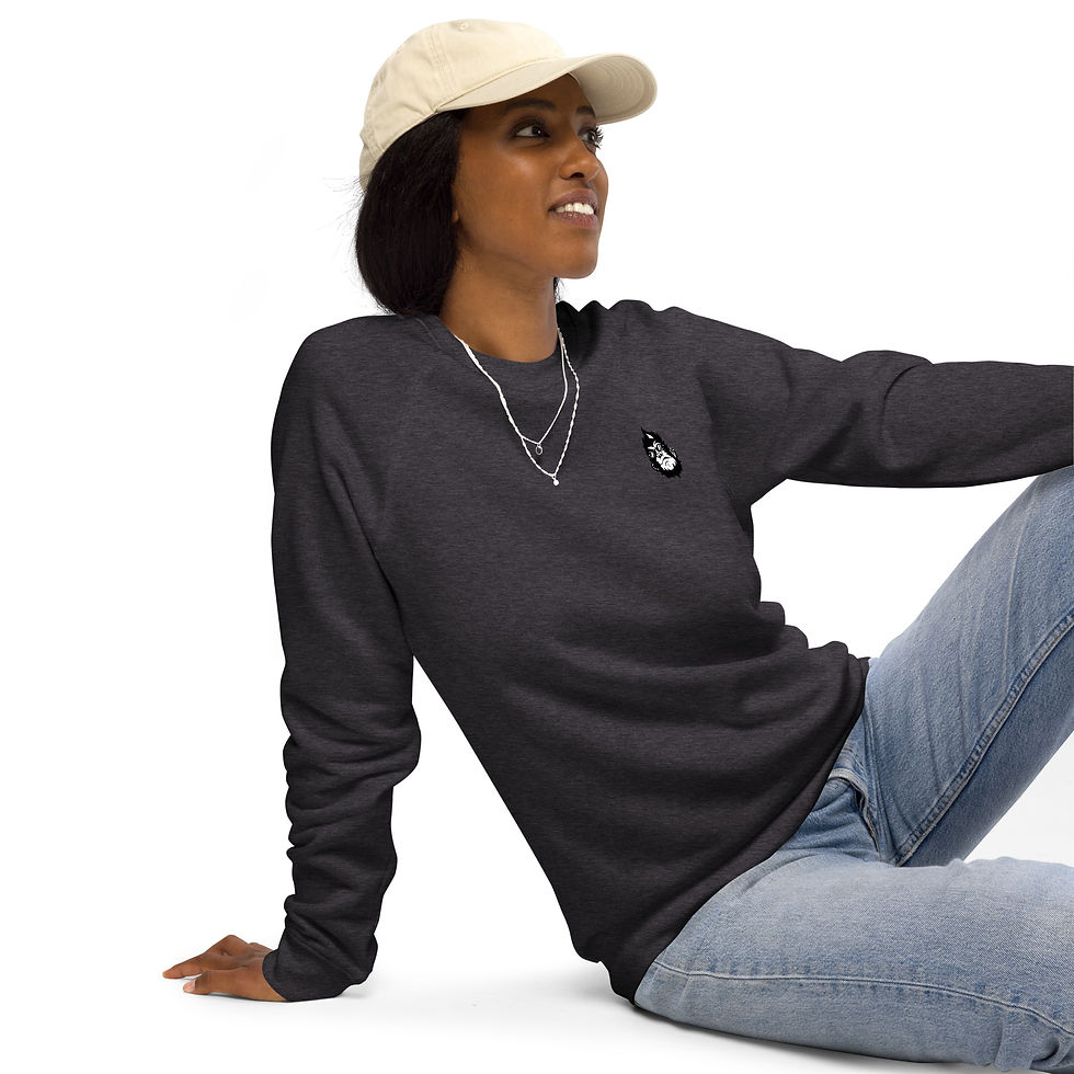 الصورة المصغرة: Woman in charcoal sweatshirt, cap, and jeans. Unisex Hoodie www.r1clothing.com