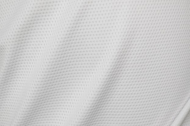 tecido-branco-de-roupas-esportivas-camisa-de-futebol-textura-de-fundo-de-jersey_293060-359