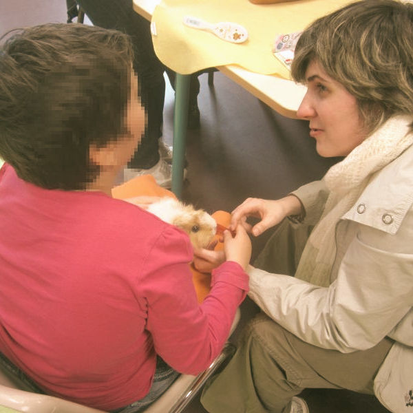Rencontre en médiation animale avec une enfant neuroatypique