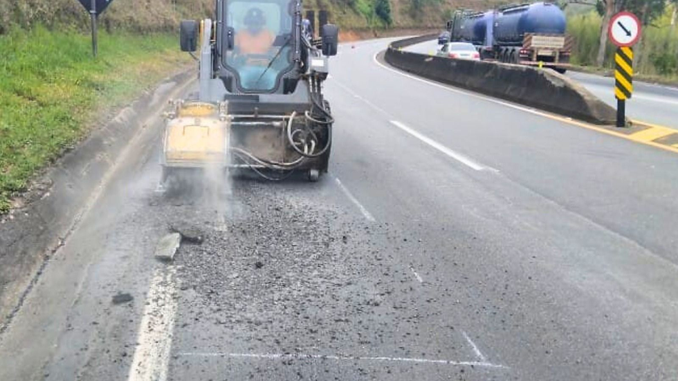 Concessionária realiza recapeamento de trecho da BR-040 em Santos Dumont até terça (13)