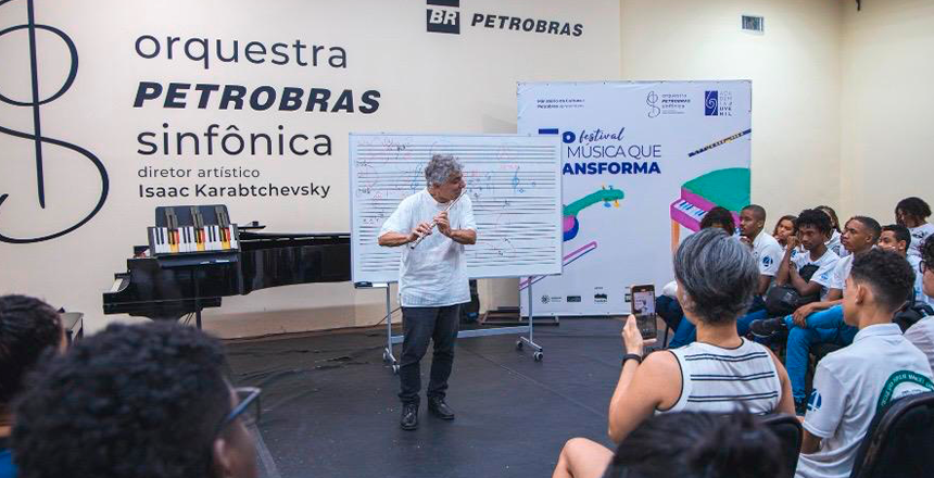 Estevão Teixeira celebra 50 anos de carreira com show de Natal no Parque Halfeld