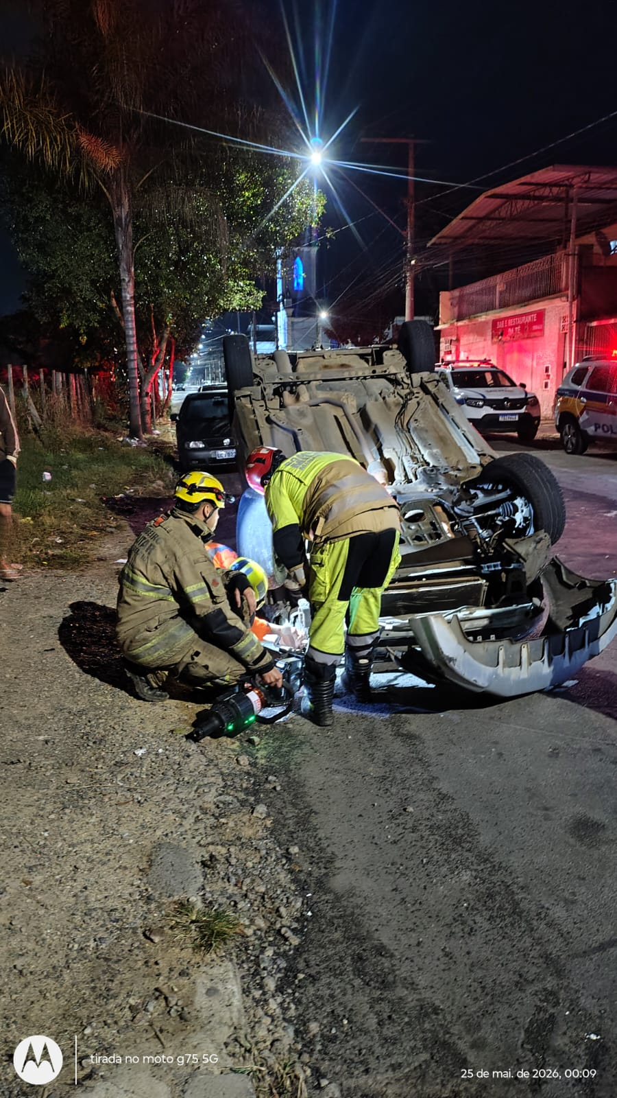 Motorista é preso após capotar carro e apresentar sinais de embriaguez em Benfica