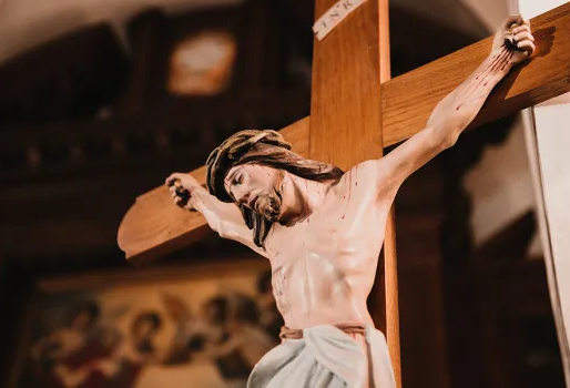 A mensagem da Sexta-feira Santa é seguir o caminho do amor, afirma Padre Elílio